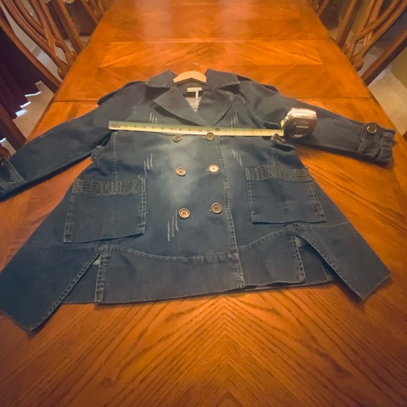Stylish jacket with a dark denim finish that has a worn-in, distressed look. - Picture 6 of 12